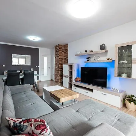 Ancalagon Apartment Split